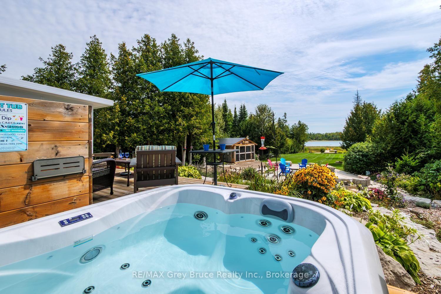 145-devils-glen-northern-bruce-peninsula-ontario-x13747606