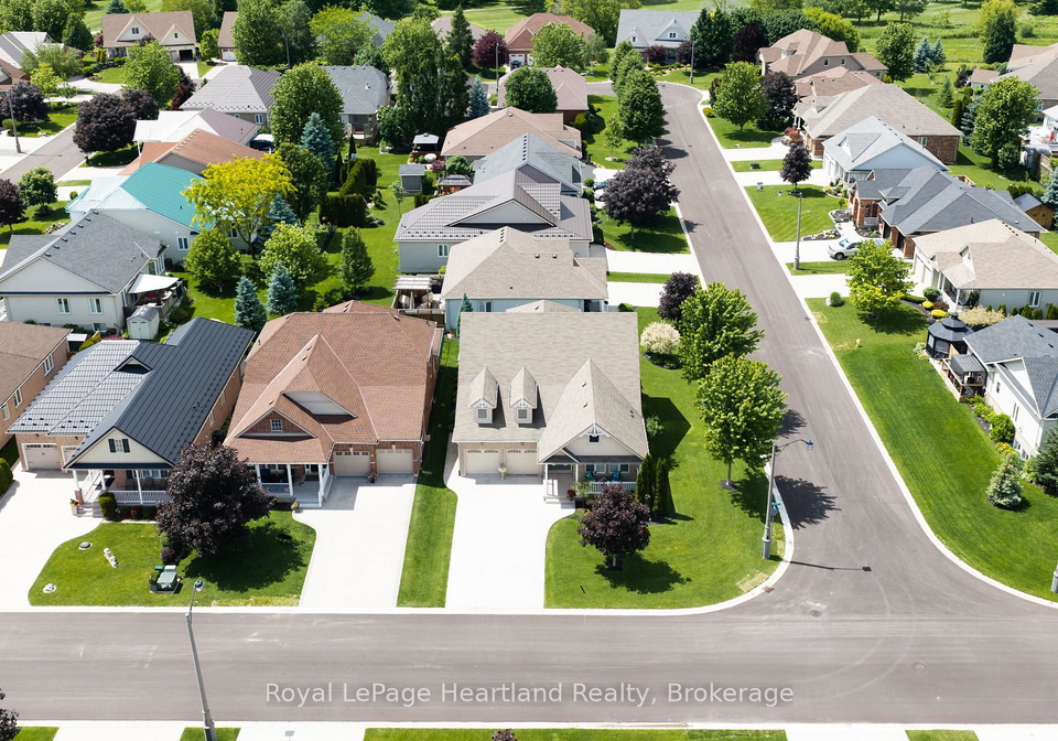 10-macpherson-avenue-huron-east-ontario-x13750516