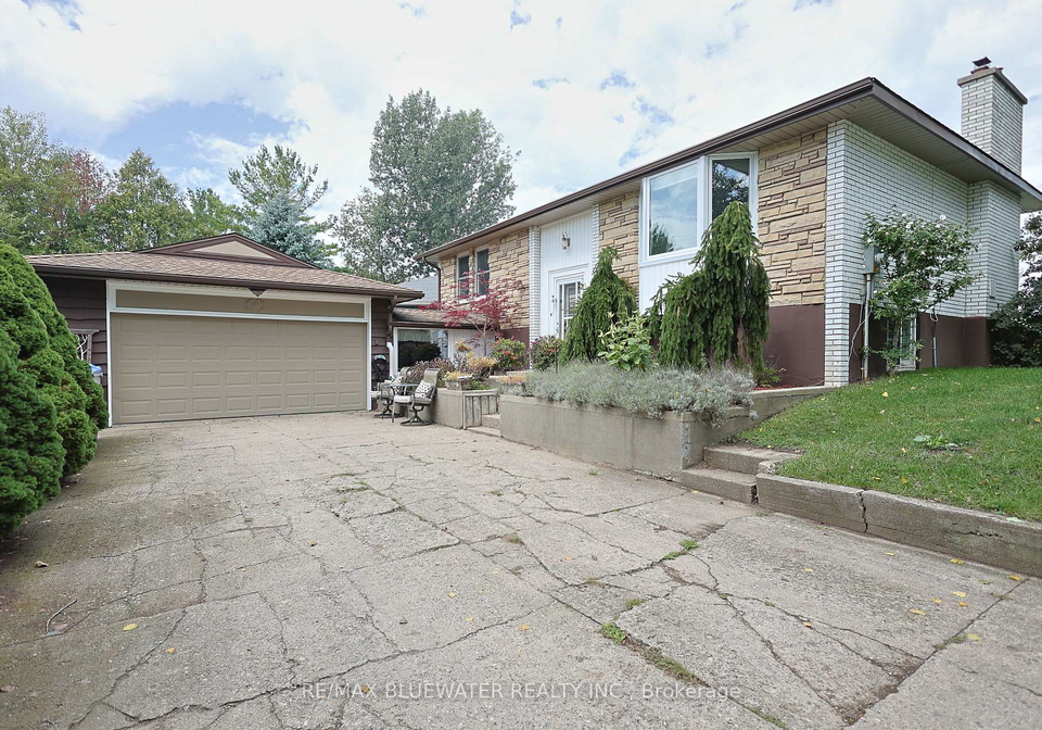 9997-edward-street-lambton-shores-ontario-x13751730