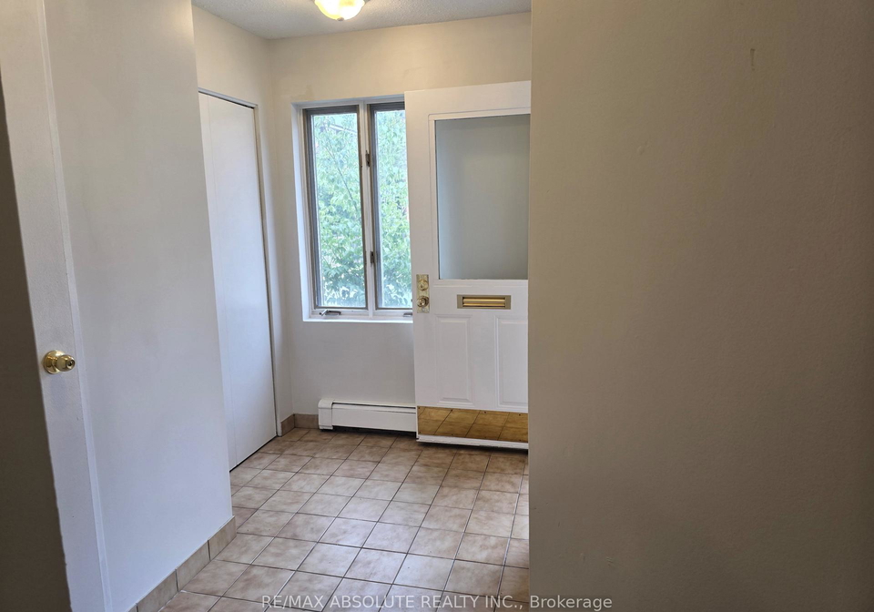 10-crispin-private-ottawa-ontario-x13752128