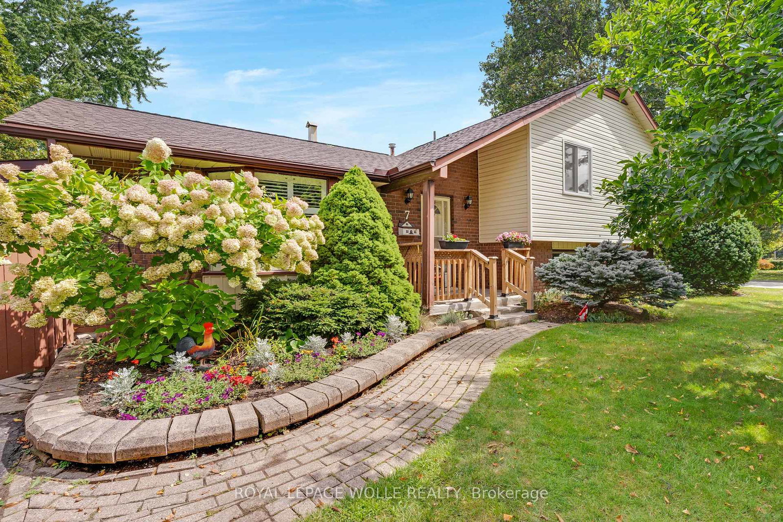 7-underhill-crescent-kitchener-ontario-x13754396