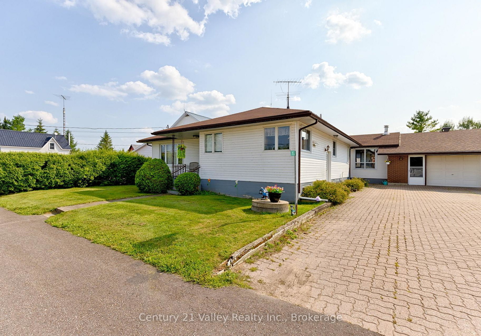 2032-foresters-falls-road-whitewater-region-ontario-x13754614