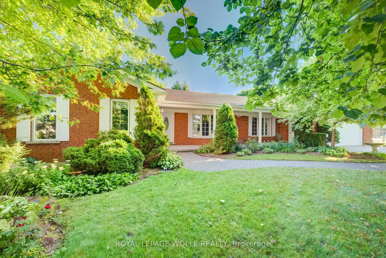 4090-hillcrest-street-perth-east-ontario-x13754678