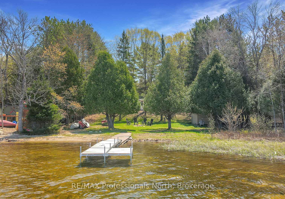 1130-fader-drive-algonquin-highlands-ontario-x13755110