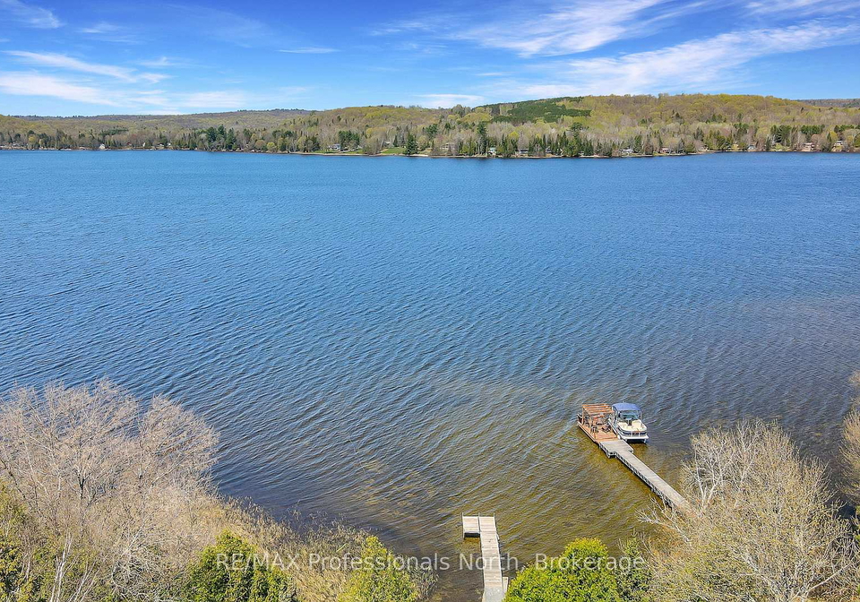 1130-fader-drive-algonquin-highlands-ontario-x13755110