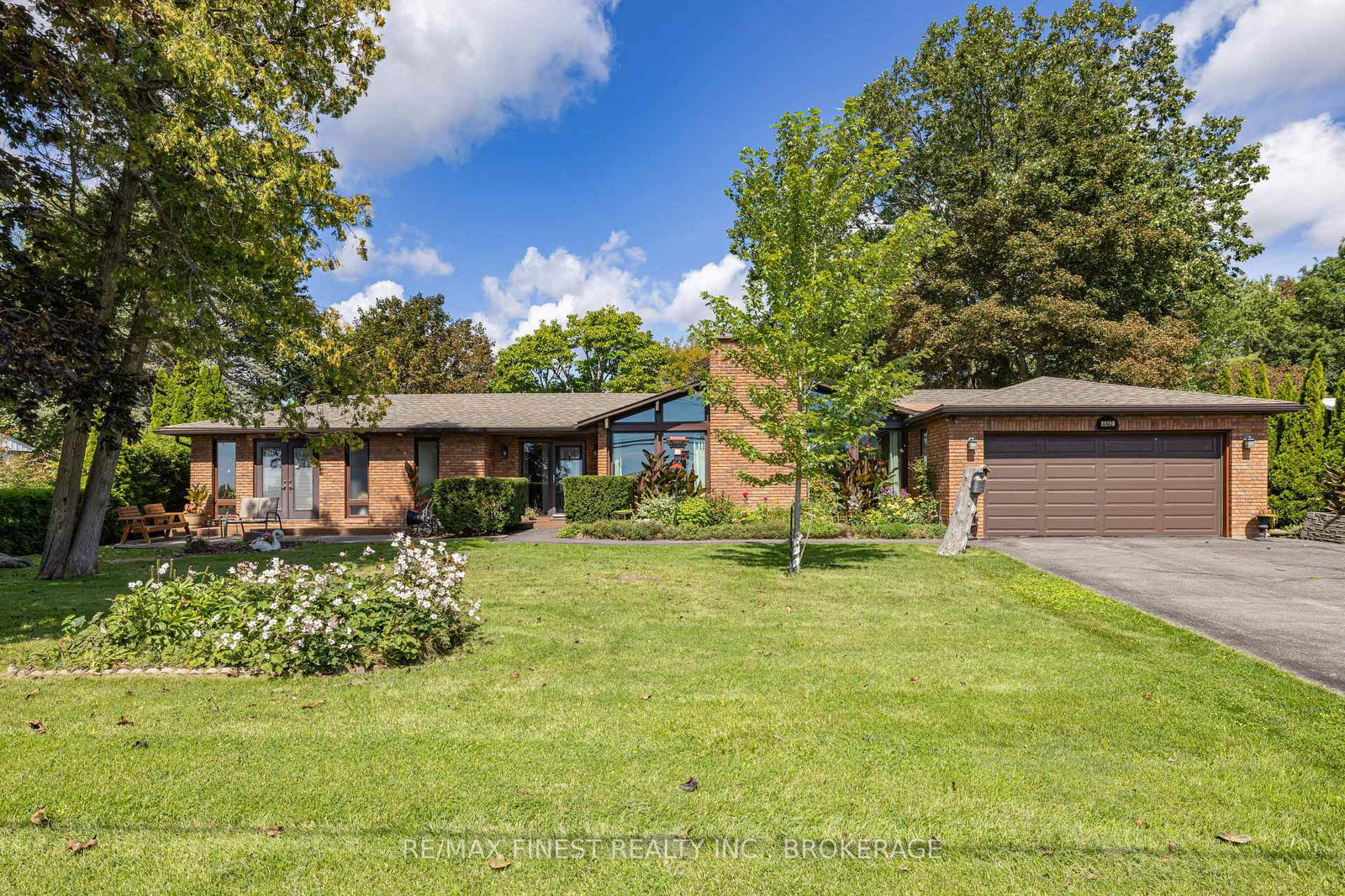 4443-bath-road-loyalist-ontario-x13755270