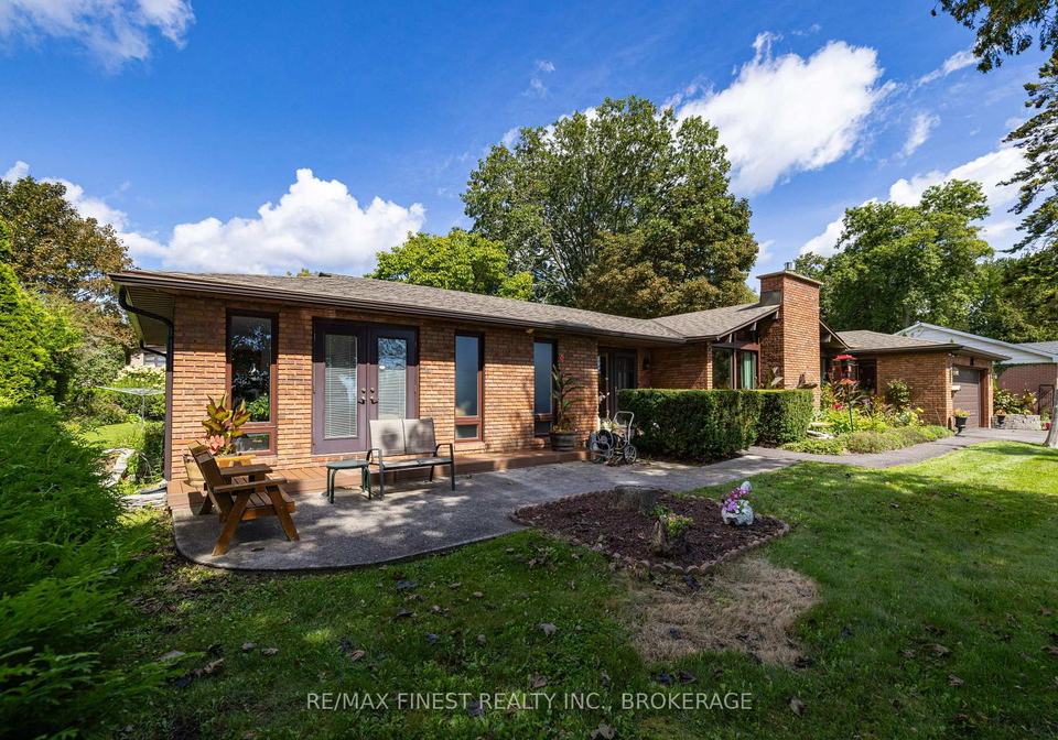 4443-bath-road-loyalist-ontario-x13755270