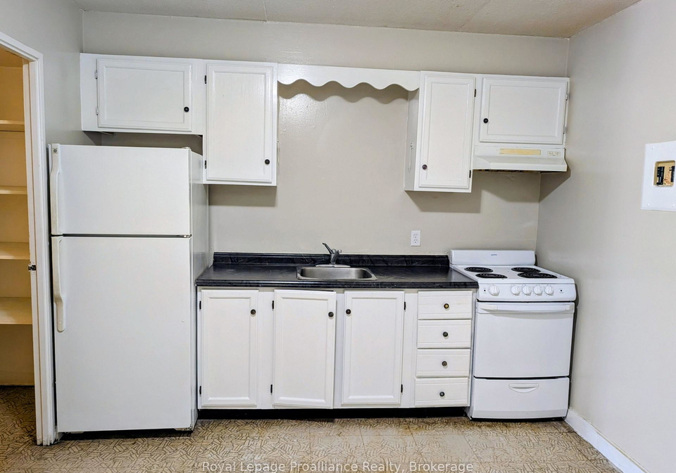 1837-lansdowne-street-w-peterborough-ontario-x13755490