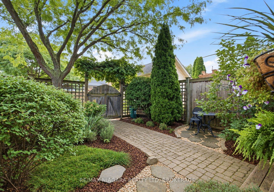 25-balmoral-drive-niagara-on-the-lake-ontario-x13757140