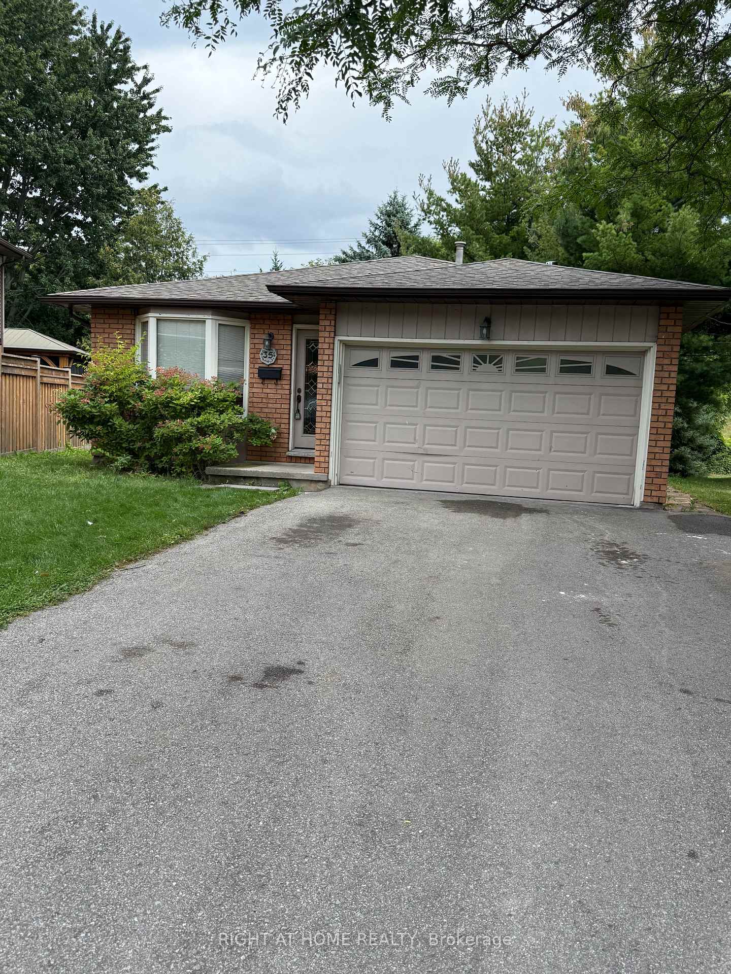 35-bloomsbury-court-hamilton-ontario-x13759920