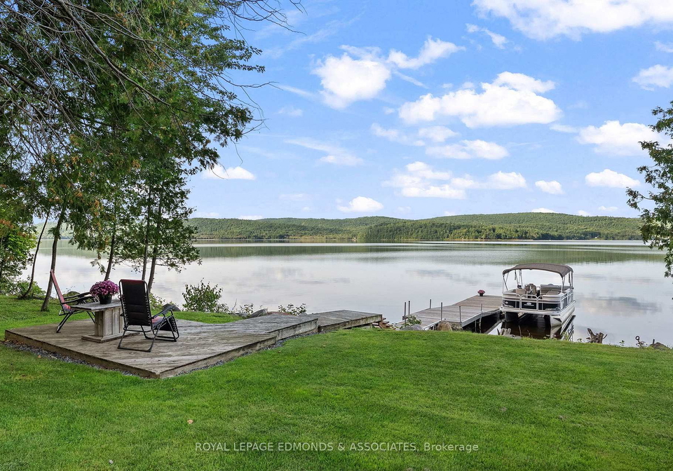 106-whites-beach-trail-whitewater-region-ontario-x13760020