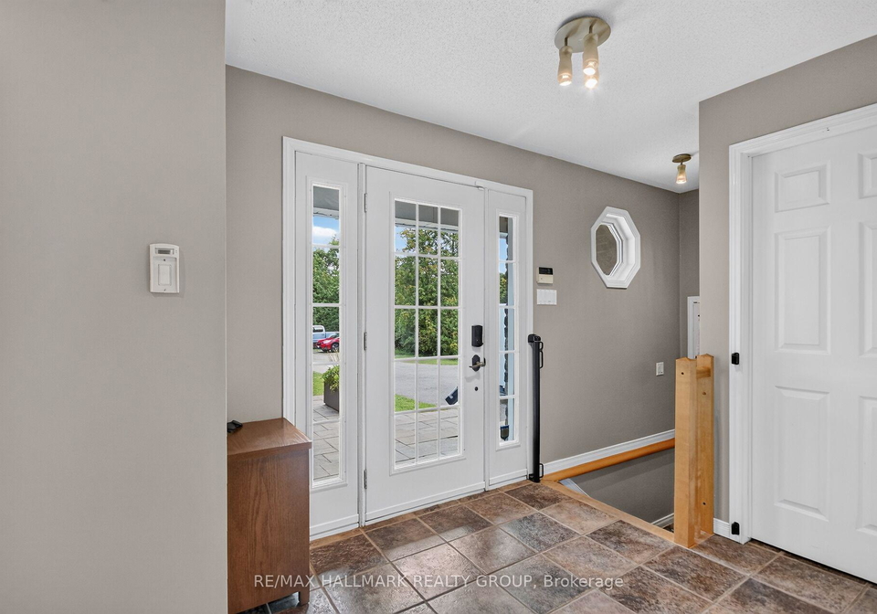 8251-ranita-crescent-ottawa-ontario-x13760716