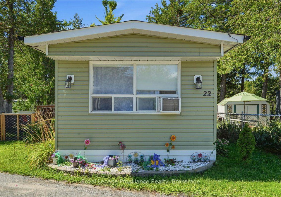 5569-bath-road-loyalist-ontario-x13762344