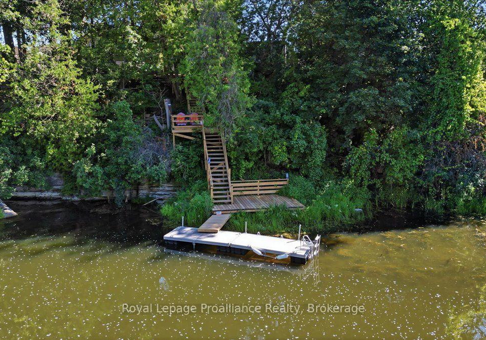5569-bath-road-loyalist-ontario-x13762344