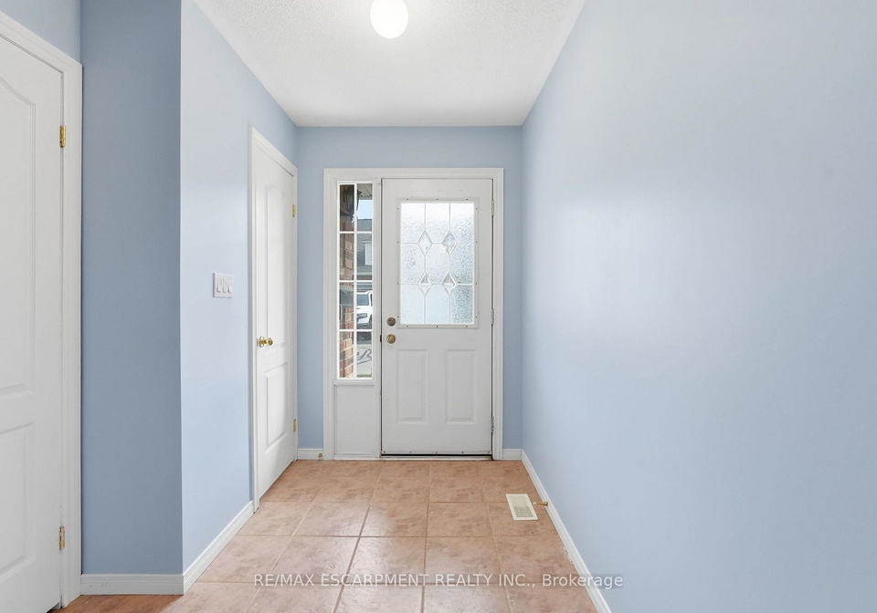 22fellowes-crescent-hamilton-ontario-x13762674