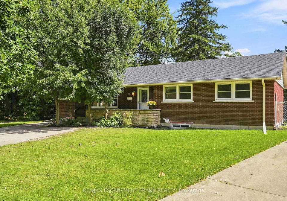 8-emming-court-hamilton-ontario-x13762784