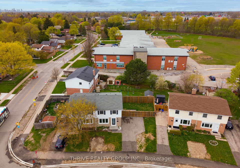 2008-royal-crescent-london-east-ontario-x13762906