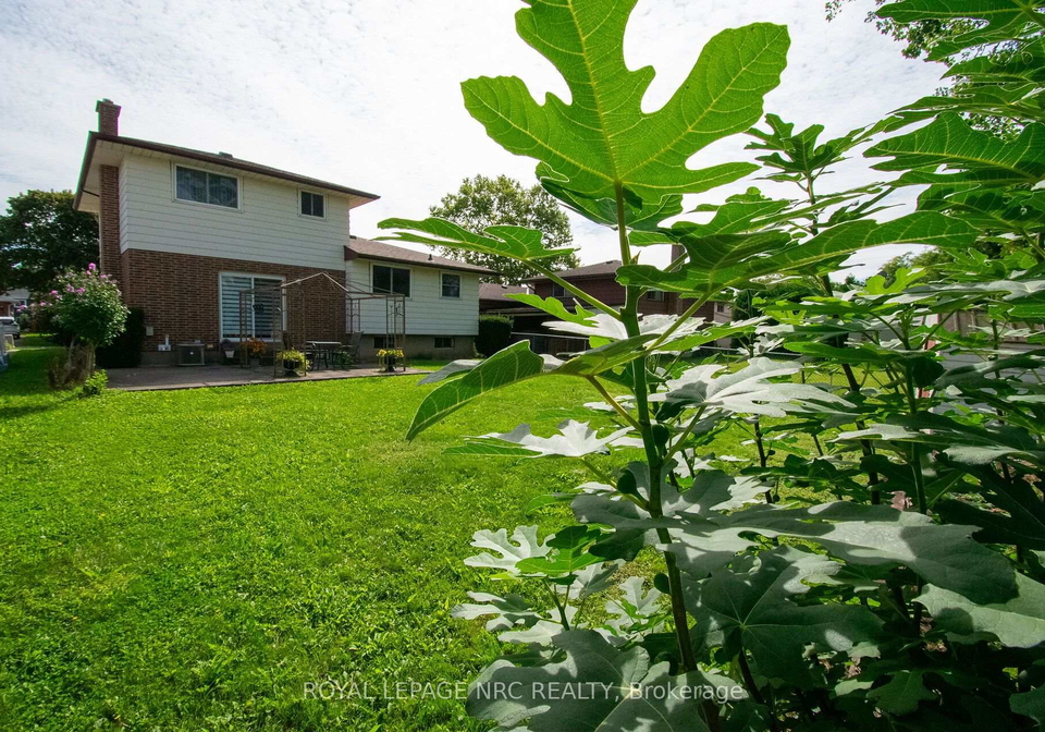 7-dolly-circle-st-catharines-ontario-x13763752