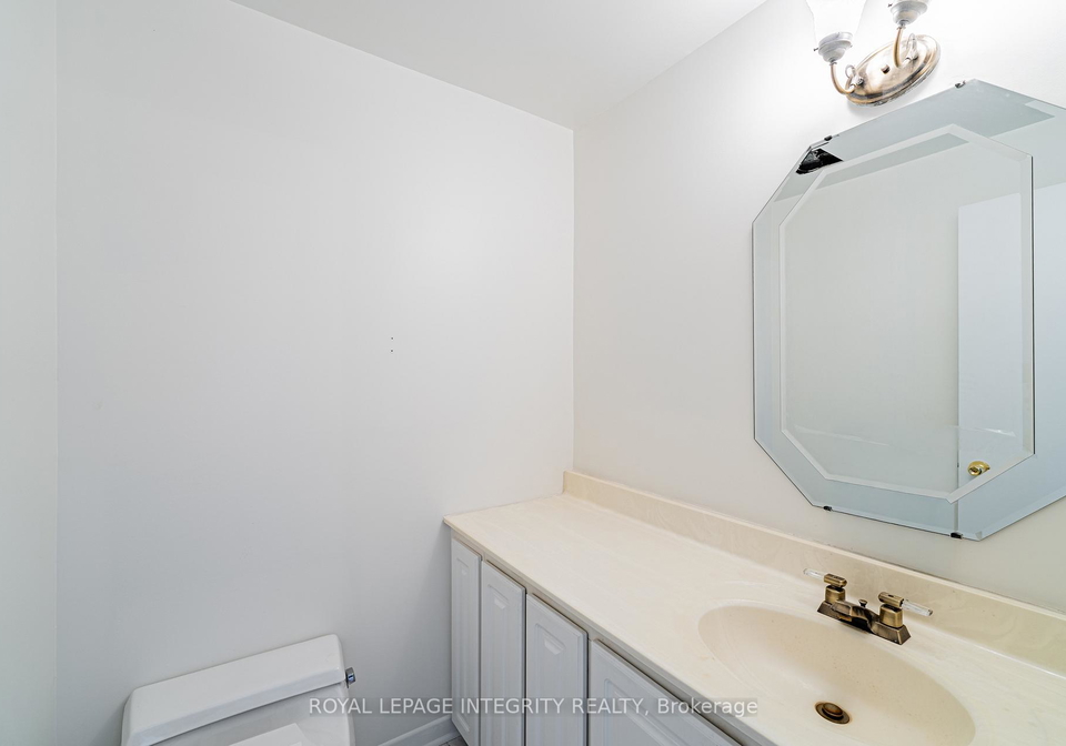32c-benlea-drive-ottawa-ontario-x13763780
