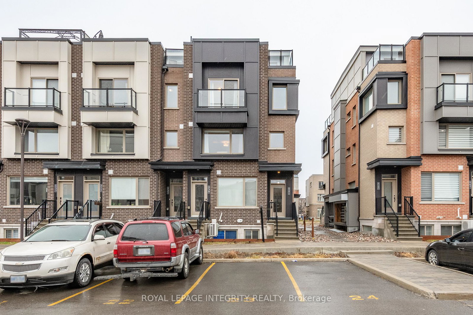 541-takamose-private-ottawa-ontario-x13763850