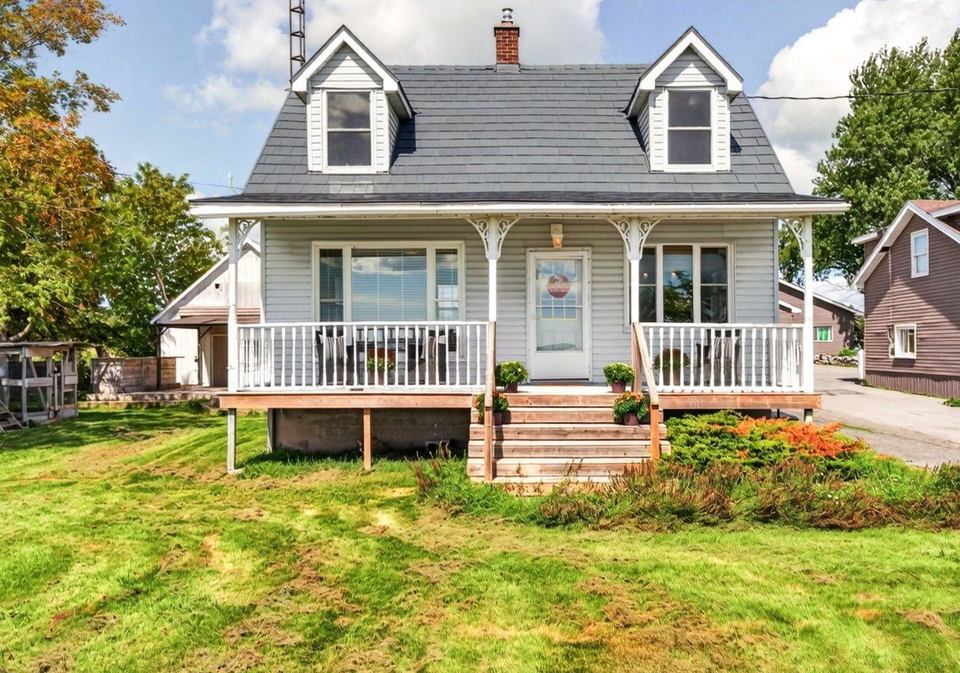 5157-bath-road-loyalist-ontario-x13764396