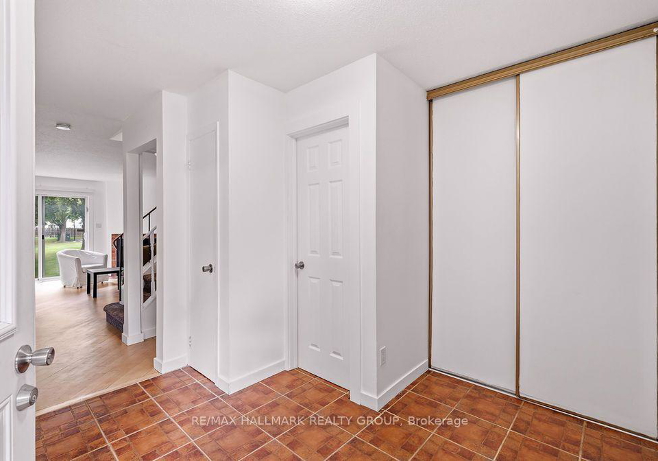 74-welsh-private-ottawa-ontario-x13764682