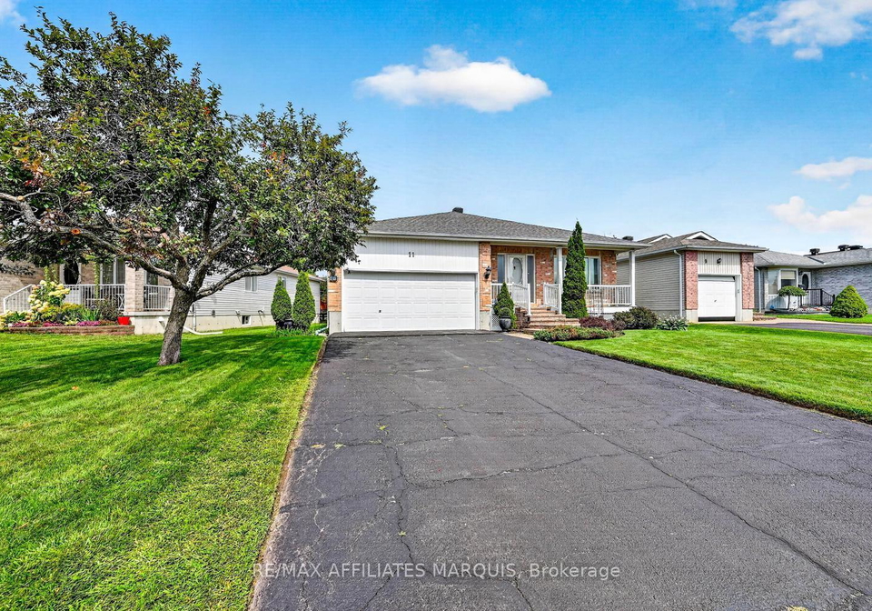 11-decaria-boulevard-perth-ontario-x13764780