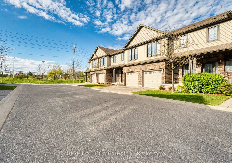 1030-oakcrossing-gate-london-north-ontario-x13764802