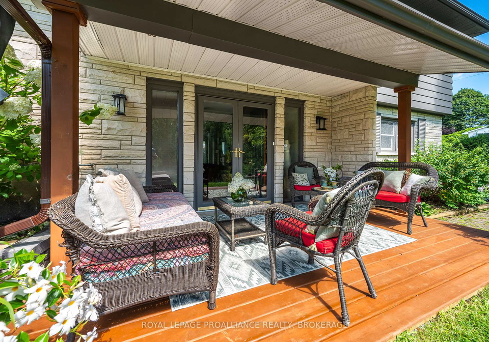 330-elmwood-drive-gananoque-ontario-x13764830