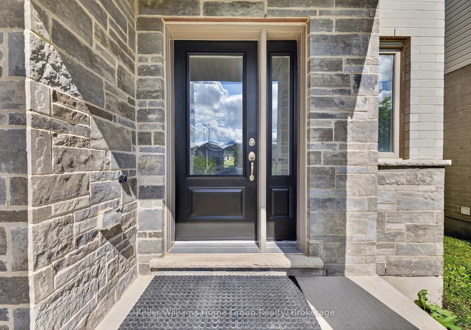 23-ferris-circle-guelph-ontario-x13765430