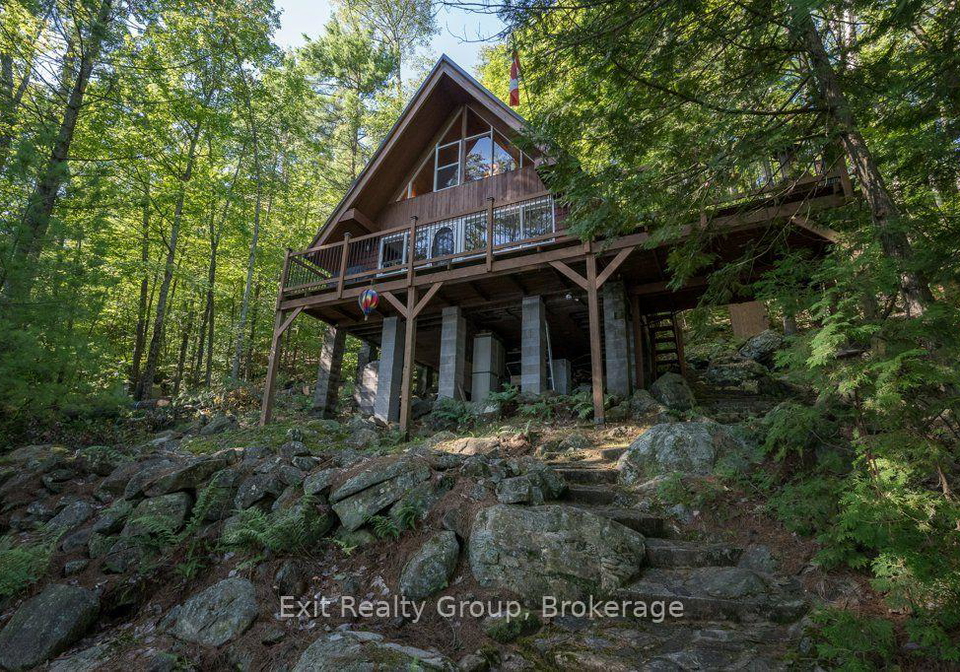 2010-shabomeka-lake-frontenac-ontario-x13768070