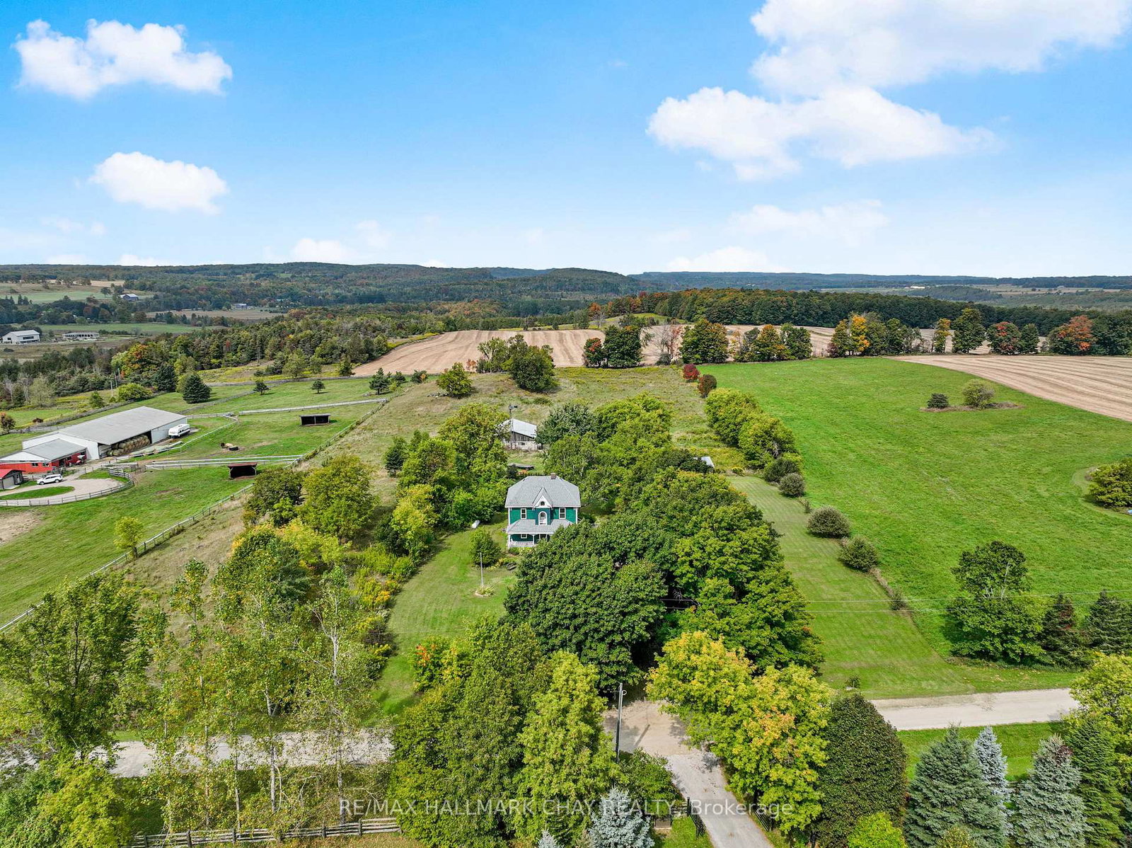 347357-15-side-road-mono-ontario-x13768704