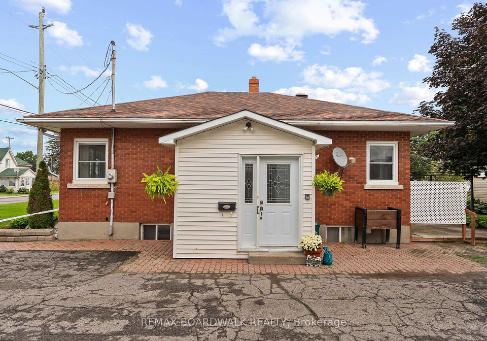 208-oxford-street-e-north-grenville-ontario-x13769562