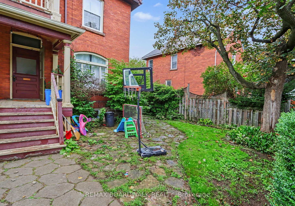 10-glen-avenue-smiths-falls-ontario-x13770136