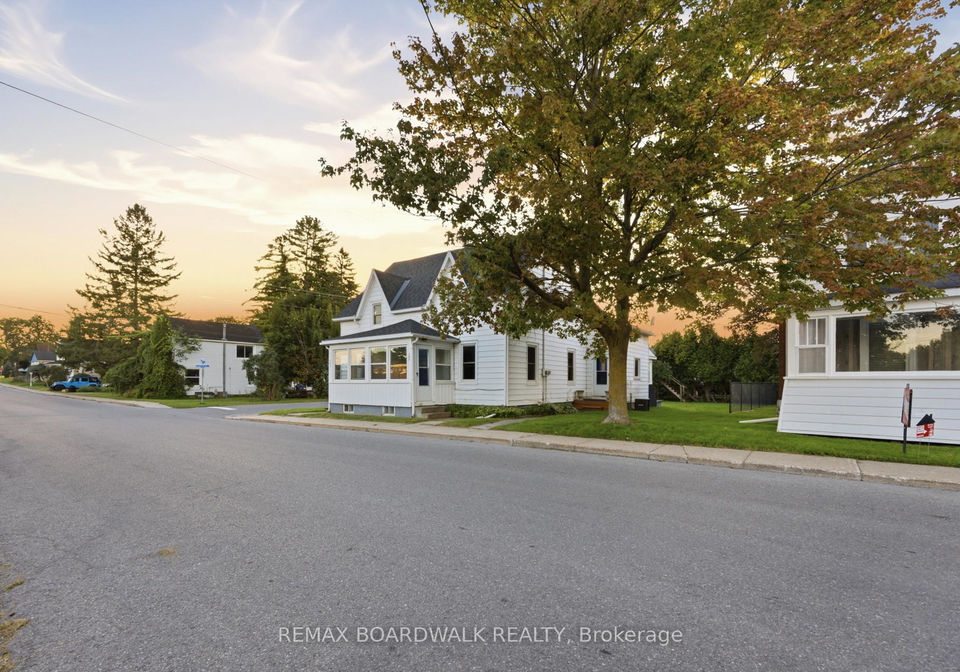 390-394-hyde-street-prescott-ontario-x13770498