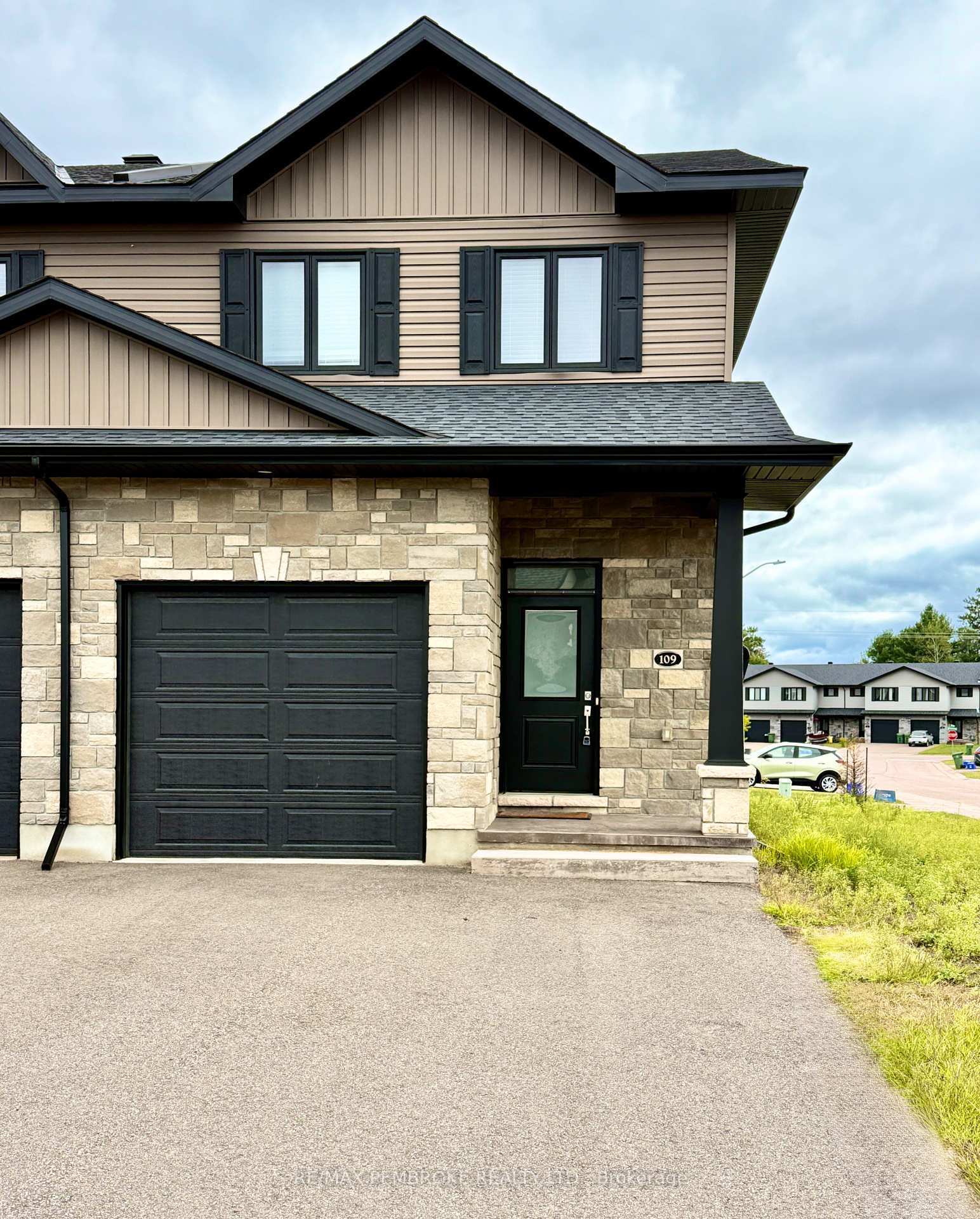 109-chad-street-petawawa-ontario-x13771212