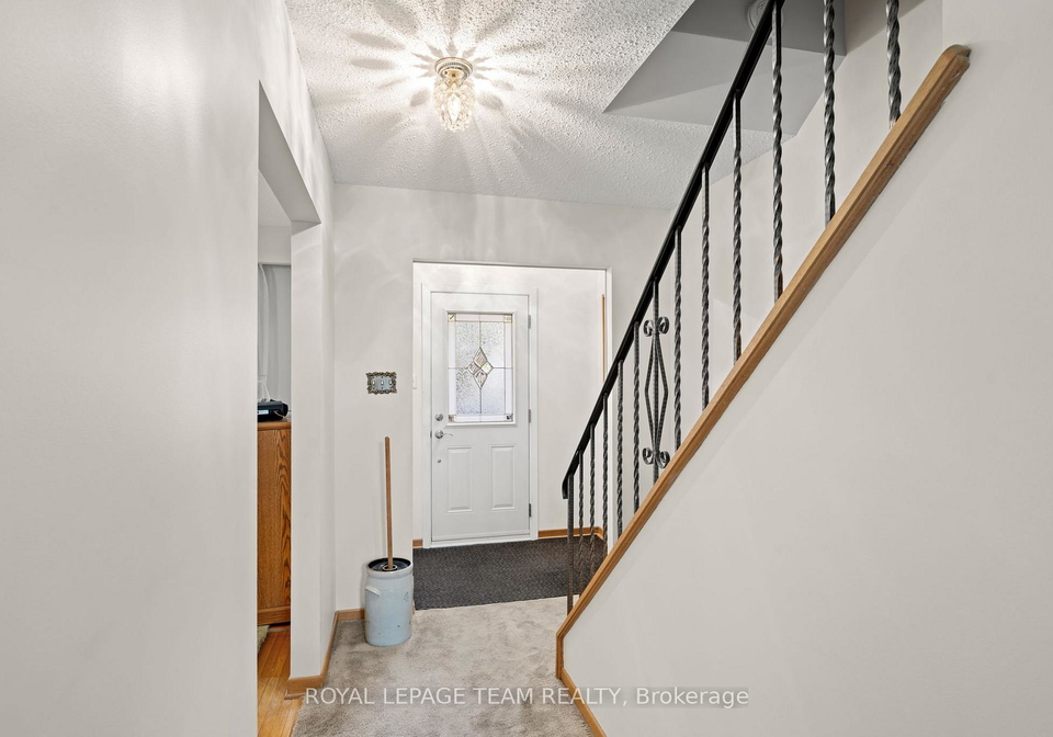 7-centrepark-drive-ottawa-ontario-x13771360