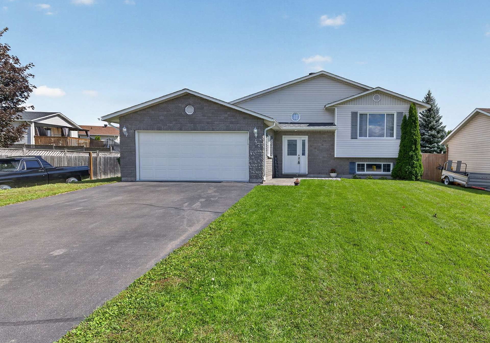 4-winfield-street-petawawa-ontario-x13772766