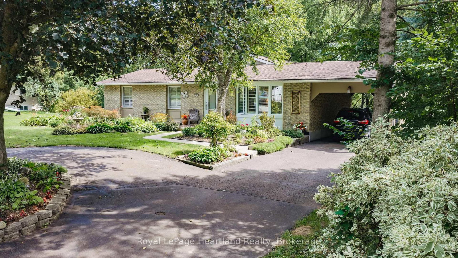 138-victoria-terrace-central-huron-ontario-x13773302