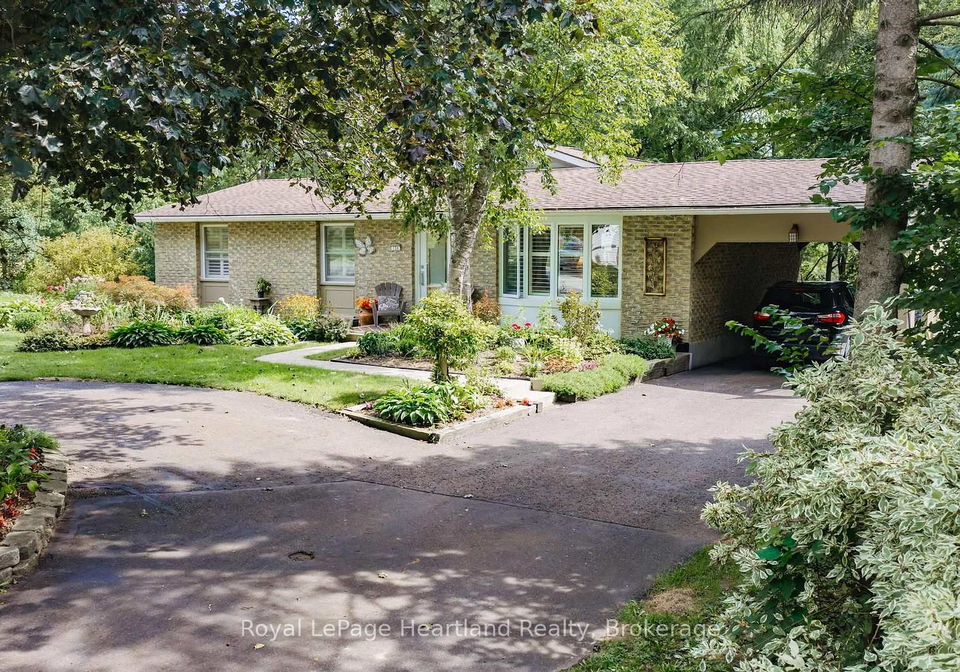 138-victoria-terrace-central-huron-ontario-x13773302