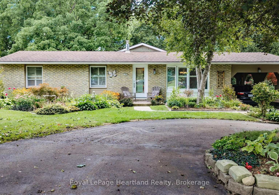 138-victoria-terrace-central-huron-ontario-x13773302