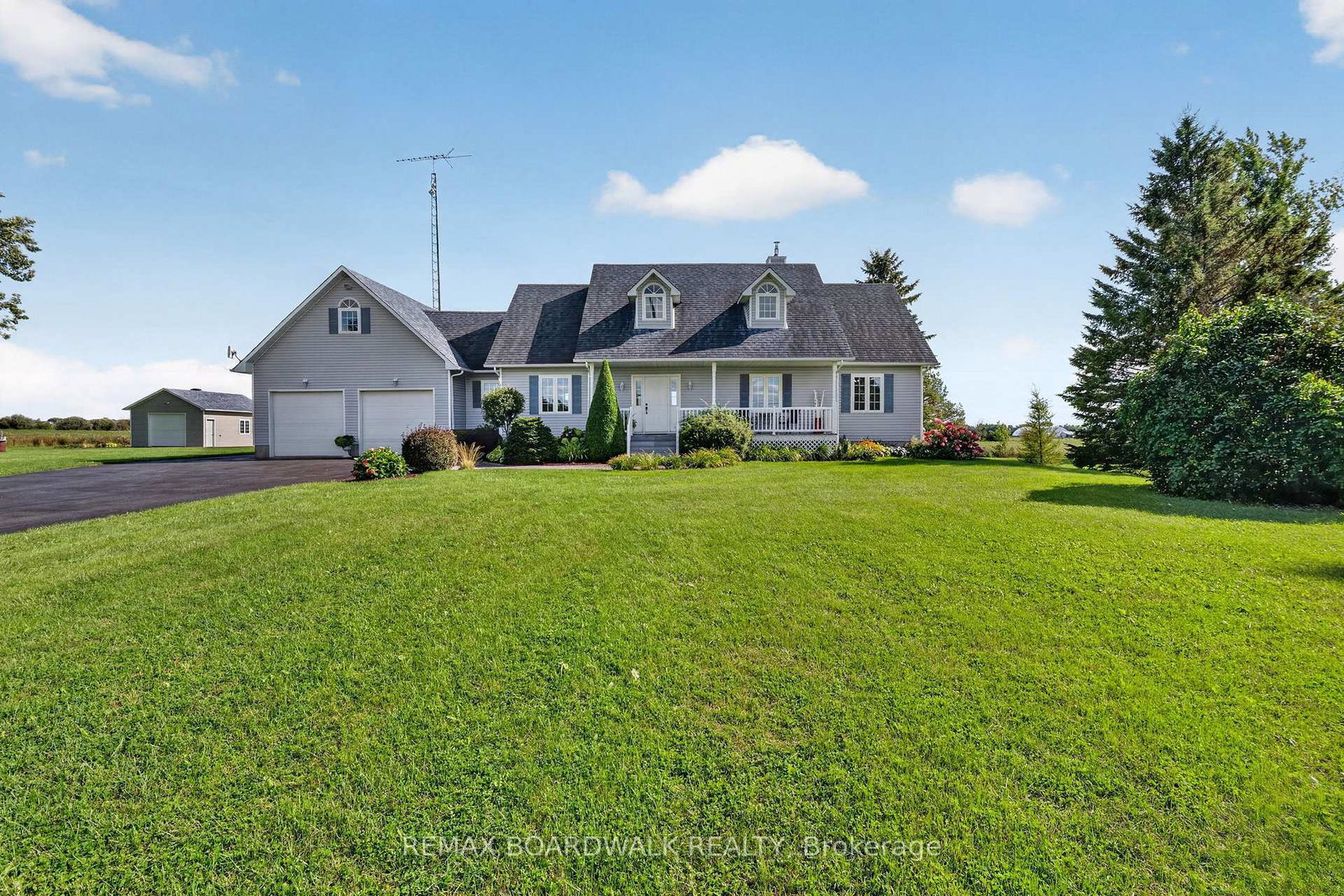 1064-route-400-russell-ontario-x13774438