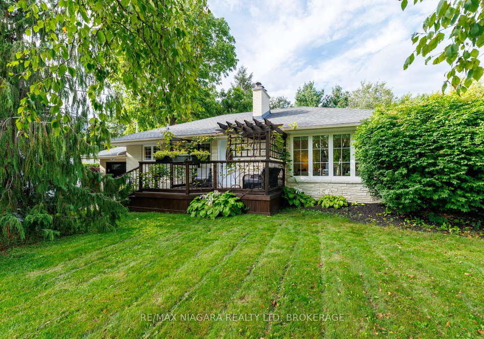 42-strathcona-drive-s-pelham-ontario-x13774838