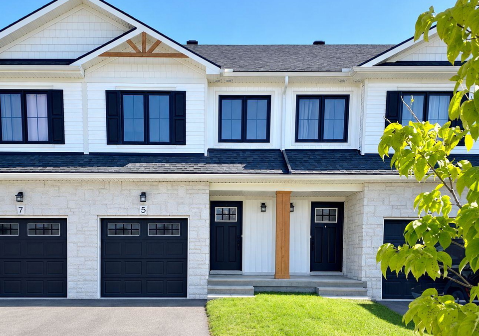 5-whitcomb-crescent-smiths-falls-ontario-x13775024