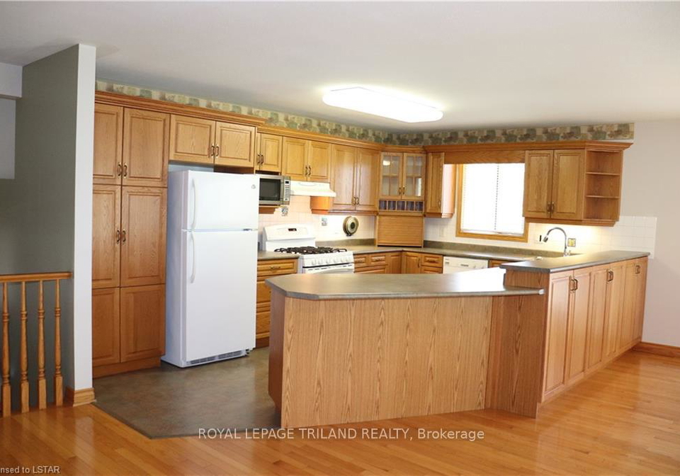 2550-emerson-street-strathroy-caradoc-ontario-x13775102
