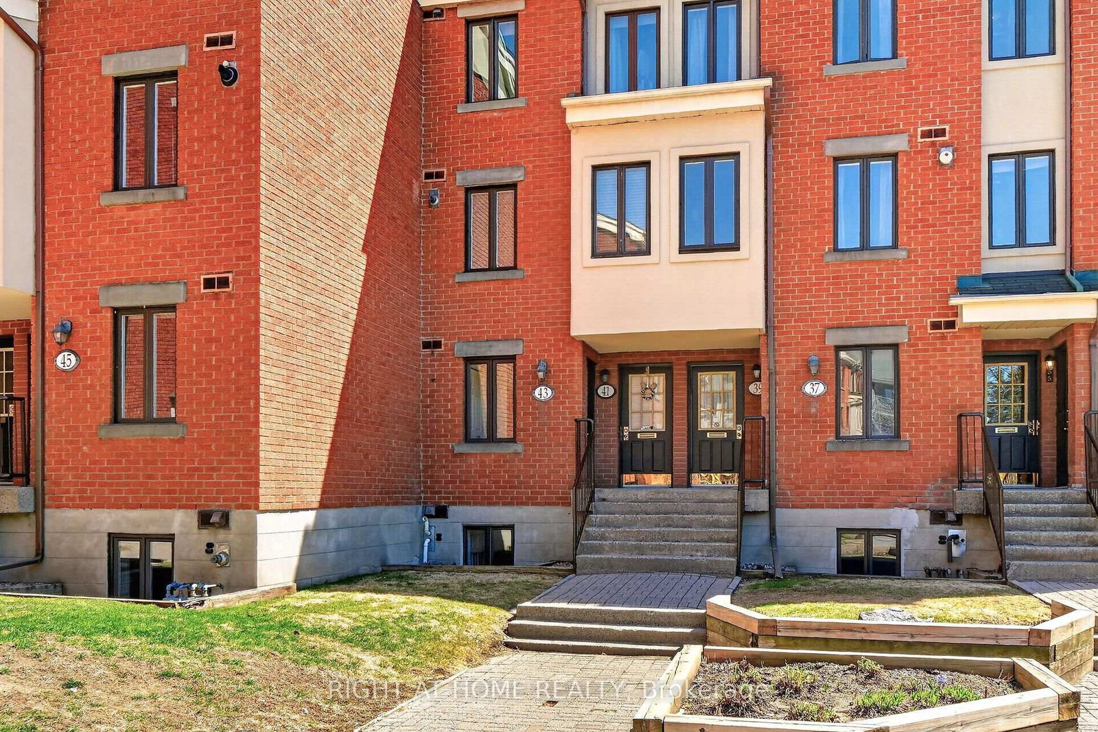 43-crispin-private-ottawa-ontario-x13776856