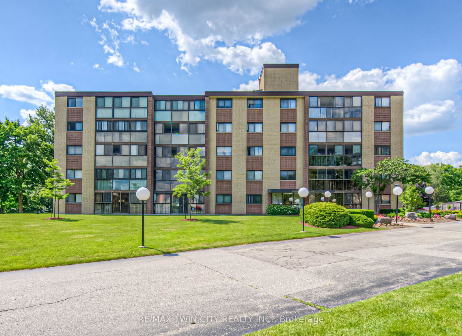 380-champlain-boulevard-cambridge-ontario-x13776918