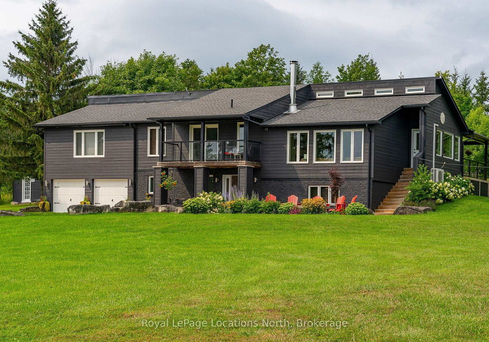 555796-6th-line-blue-mountains-ontario-x13777072