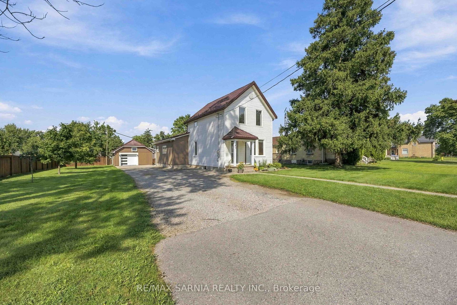 541-erie-street-warwick-ontario-x13777328