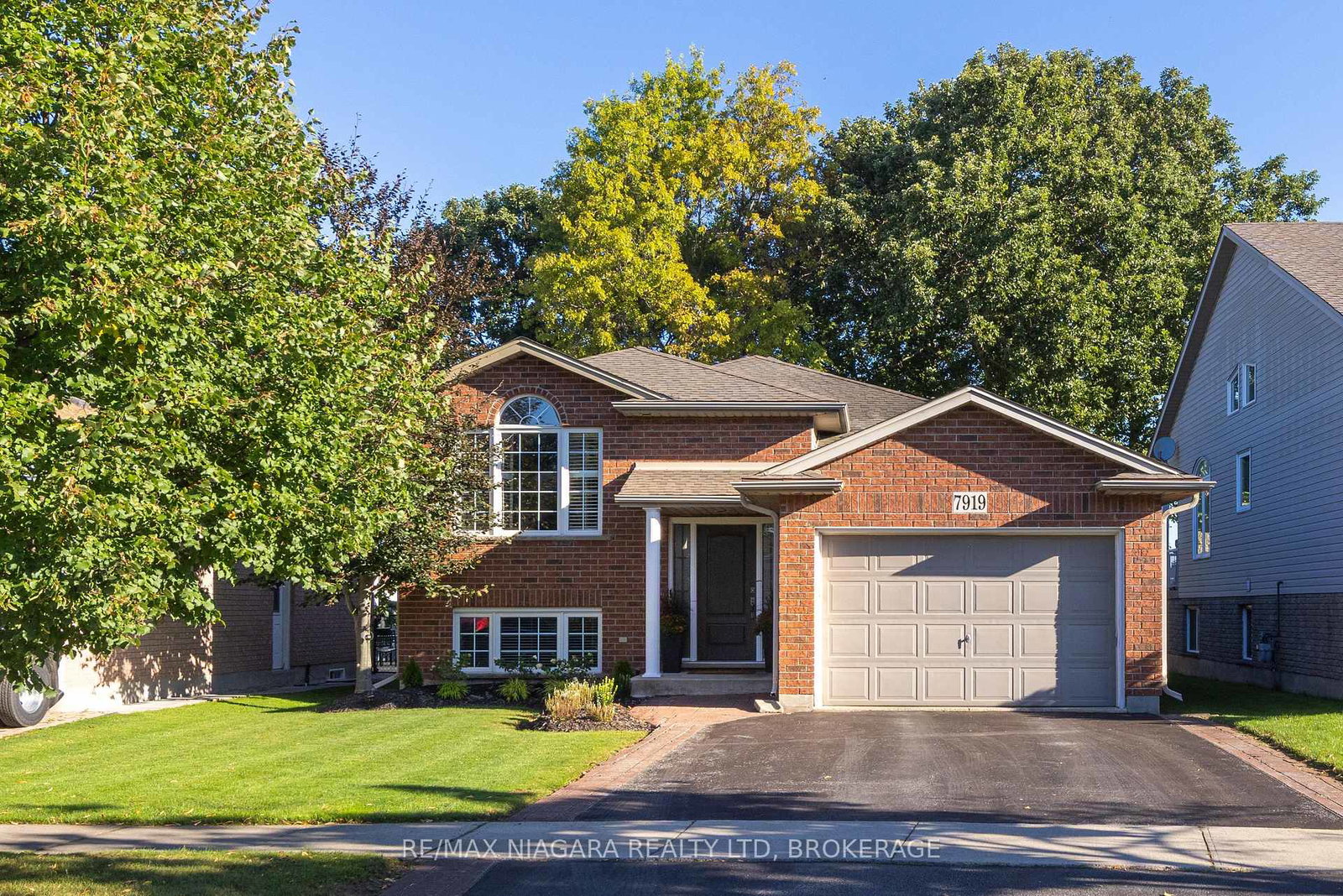 7919-fleming-drive-niagara-falls-ontario-x13778354